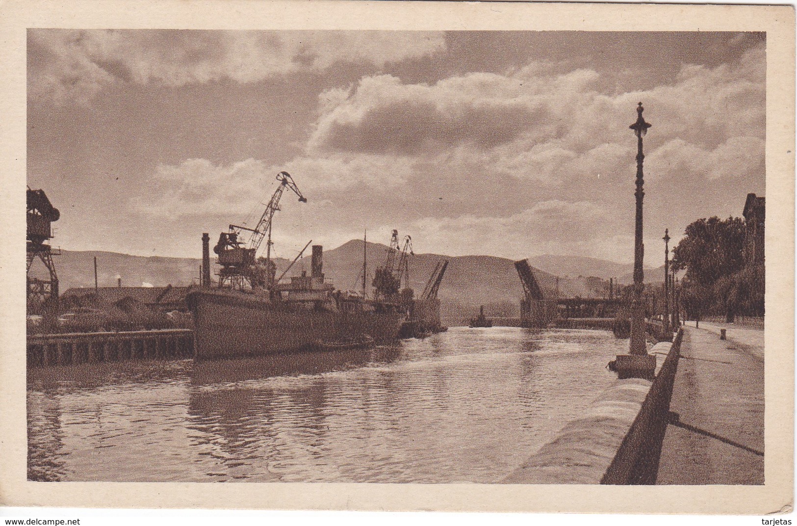 POSTAL DE BILBAO DE LA RIA Y PUENTE DEL GENERALISIMO (EDICIONES LUKER) BARCO-SHIP - Vizcaya (Bilbao)