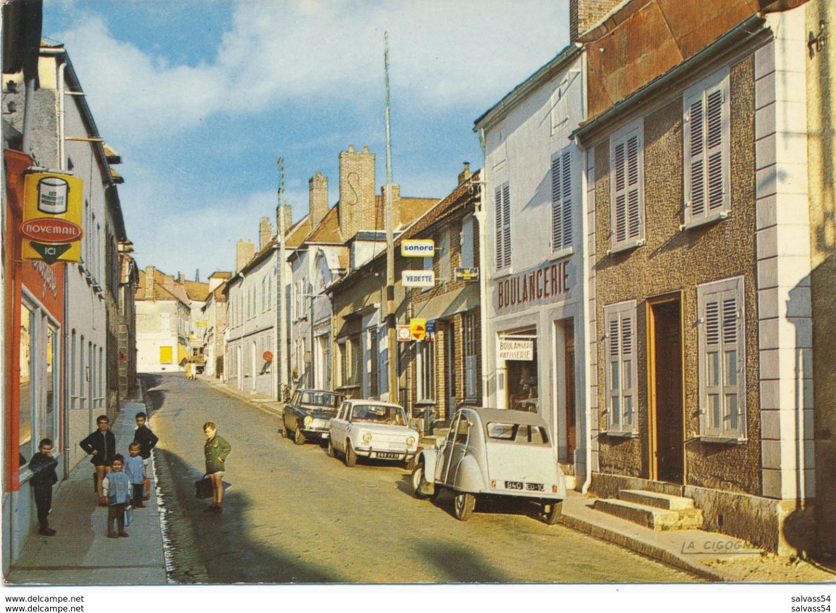 10) ERVY-LE-CHATEL : Rue Du 14 Juillet - 2 CV Citroën - Ervy-le-Chatel