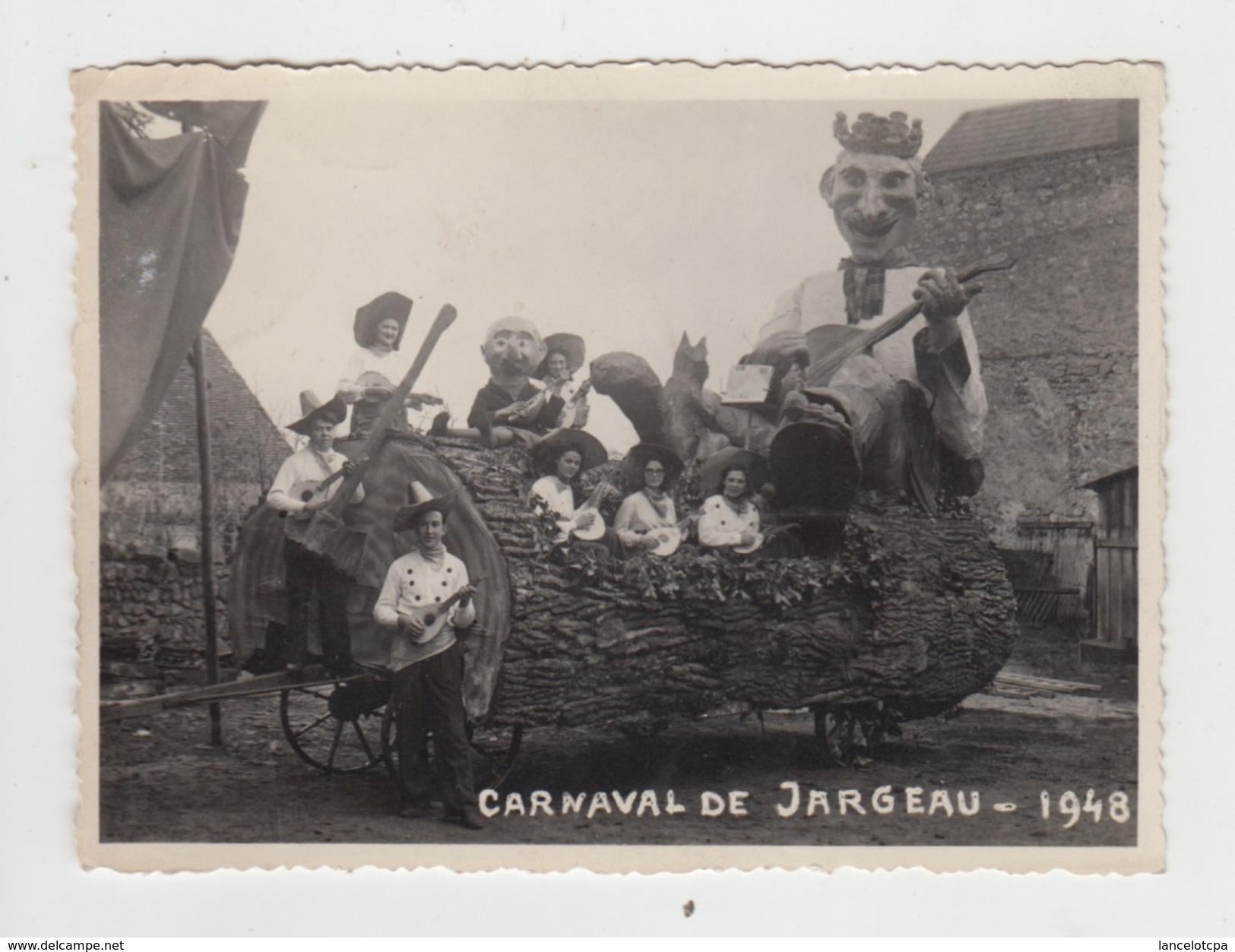 PHOTO 1948 / CARNAVAL De JARGEAU (45) - LE CHAR DE LA MUSIQUE - Lieux