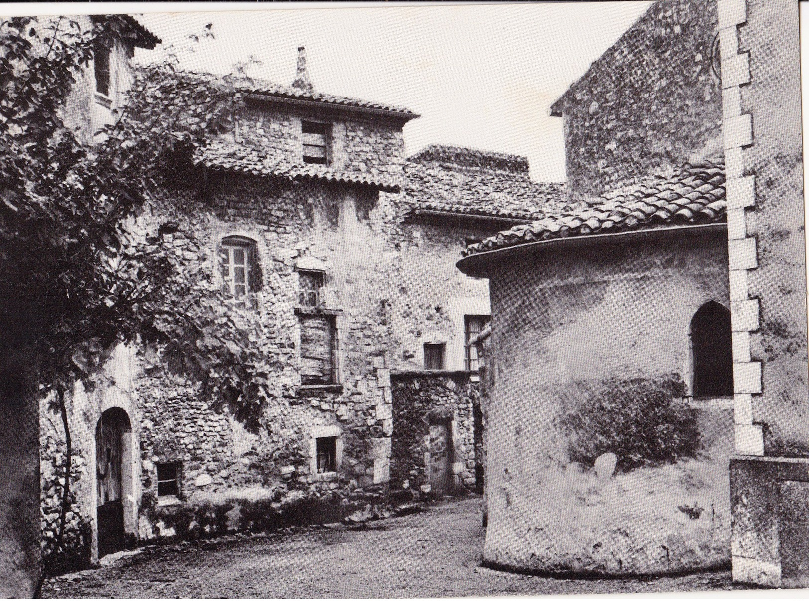 MANAS Intérieur Du Village Et Abside De L'église - Autres & Non Classés