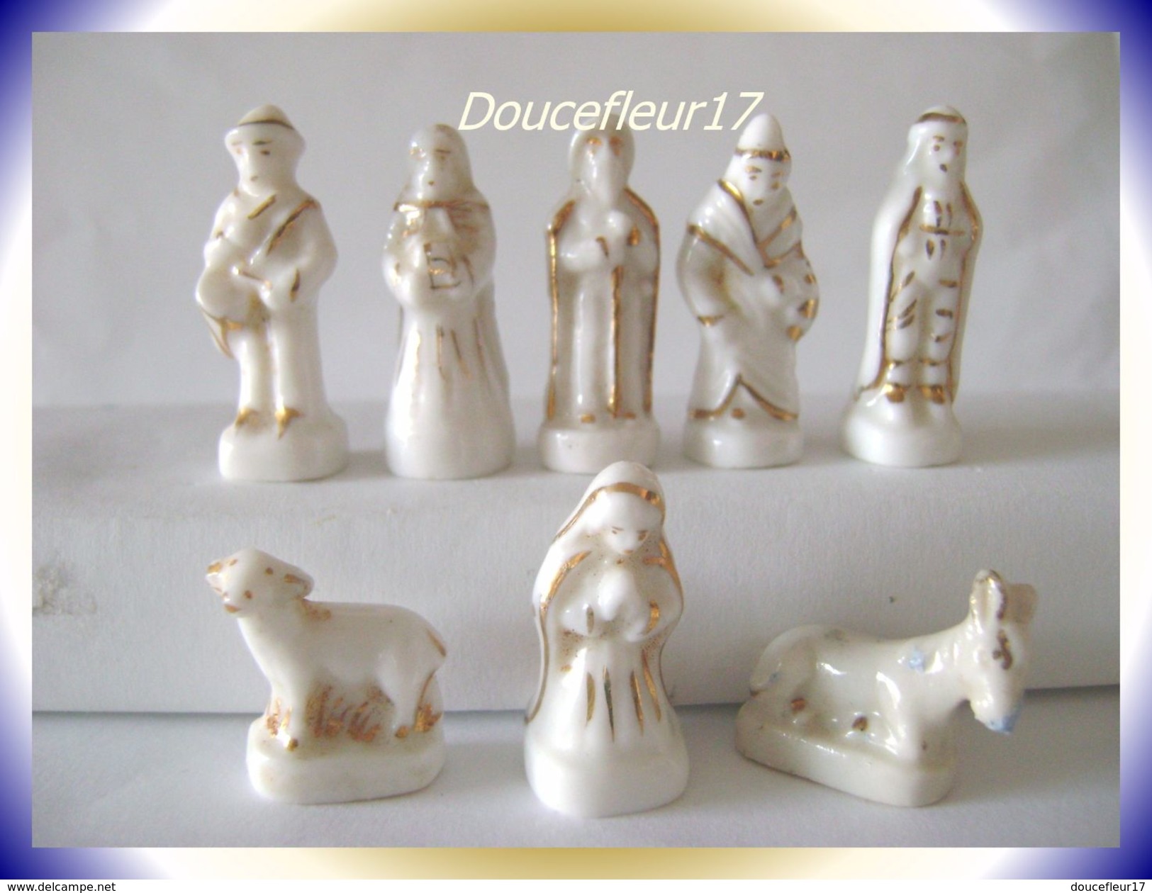 Santons Blanc Et Or... Lot De 8 ... Ref AFF : 42-2000  ...(Pan 0015) - Santons