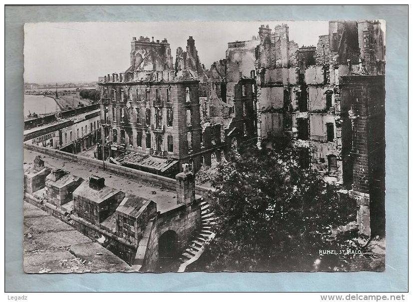 CPSM - Après La Bataille Aout 1944 - Saint-Malo (35) - 1. Place Chateaubriand - Saint Malo