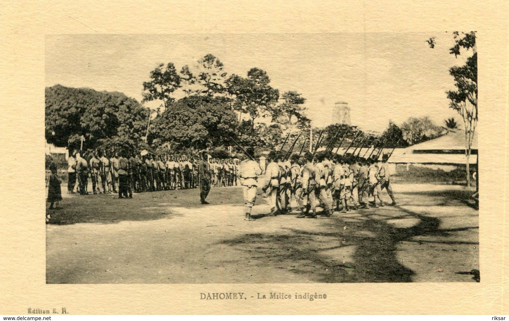 DAHOMEY(COTONOU) TYPE MILITAIRE - Dahomey