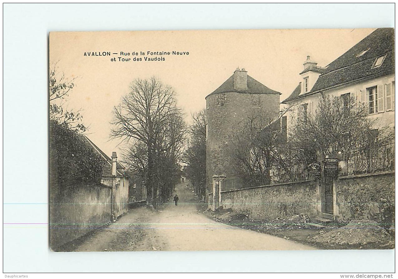 AVALLON : Rue De La Fontaine Neuve Et Tour Des Vaudois. TBE. 2 Scans. Edition ? - Avallon