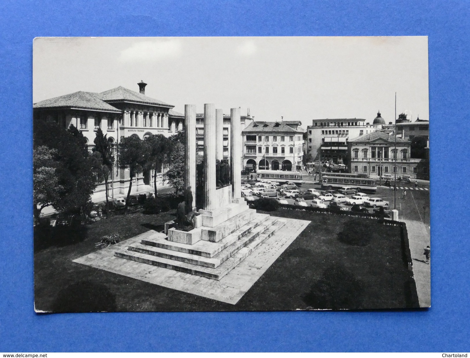 Cartolina Treviso - Piazza Della Vittoria E Monumento Ai Caduti - 1965 Ca. - Treviso