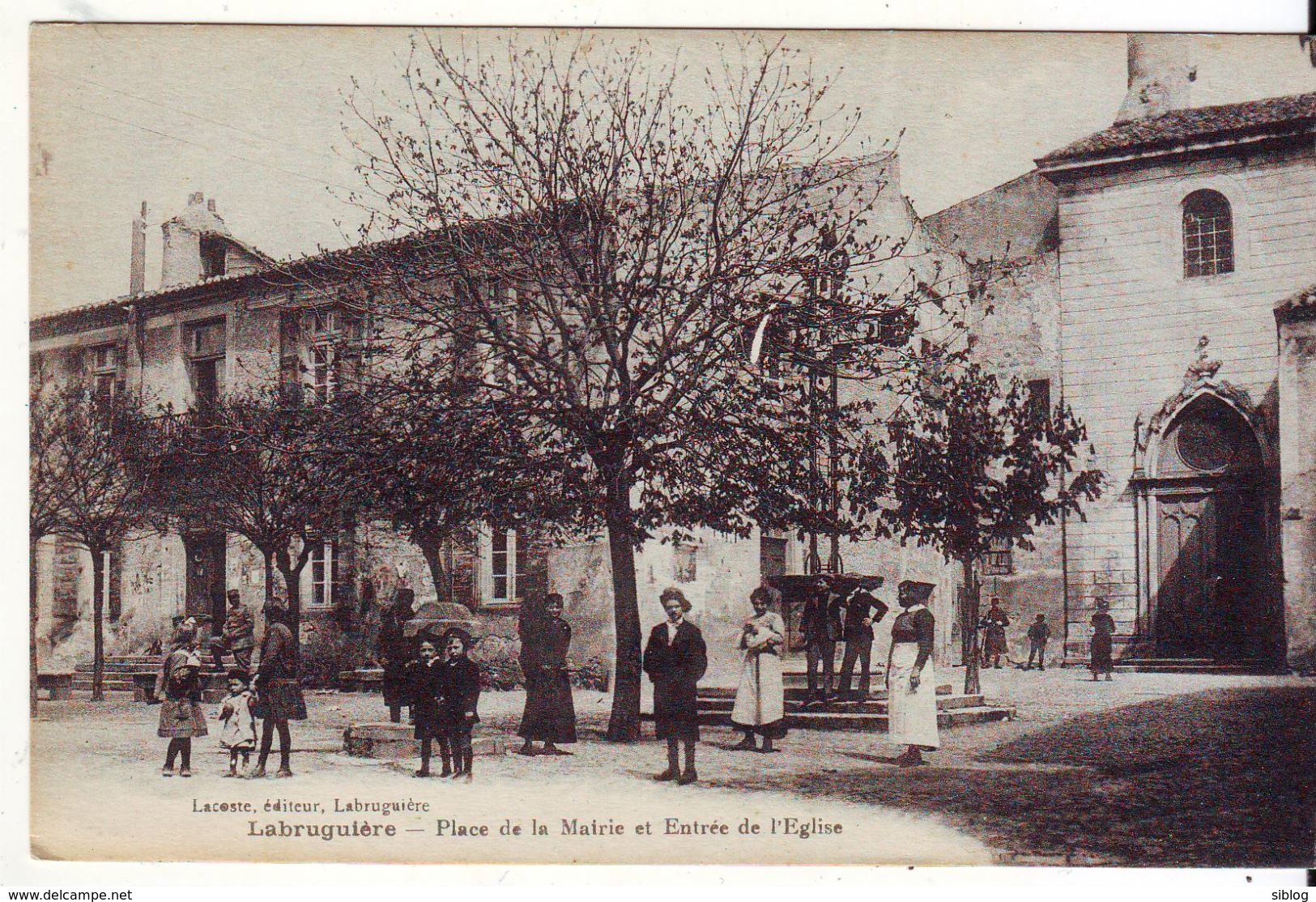 CPA -  LABRUGUIERE - Place De La Mairie Et Entrée De L église  - Carte Animée - Labruguière