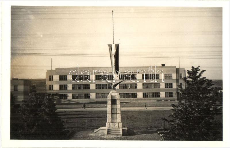 * T2 1943 Aknaszlatina, Slatinské Doly, Solotvyno; M. Kir. állami Polgári Iskola, Országzászló / School, Hungarian Flag. - Non Classés