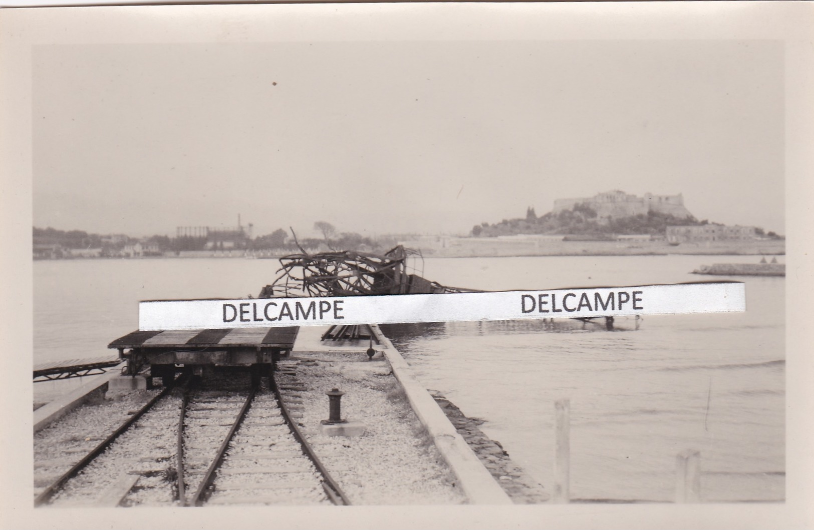 ANTIBES Guerre 1939/45 - Photo Originale Des Restes D'une Grue Détruite Dans Le Port ( Alpes Maritimes ) - Guerre, Militaire