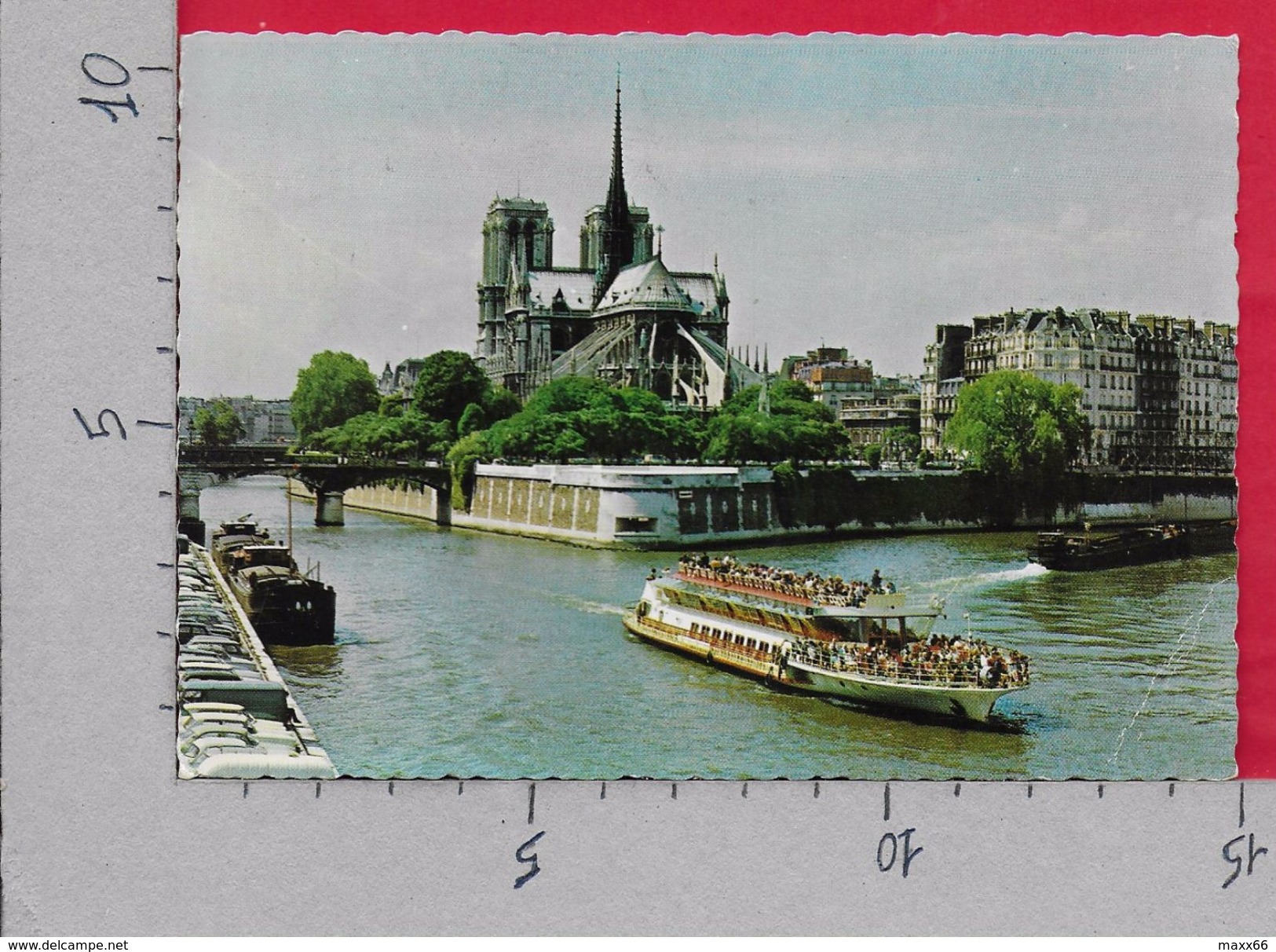 CARTOLINA VG FRANCIA - PARIS - Notre Dame - Ile De La Cite - Bateaux Sur La Seine - 10 X 15 - ANN. 1969 - Notre Dame De Paris