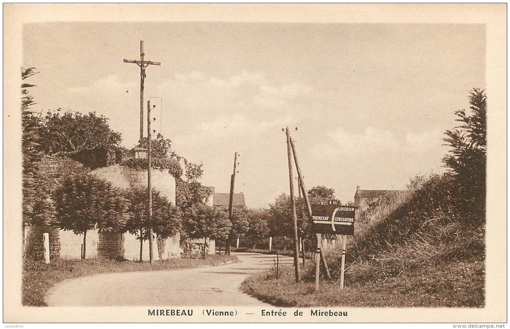 MIREBEAU ENTREE DE MIREBEAU - Mirebeau