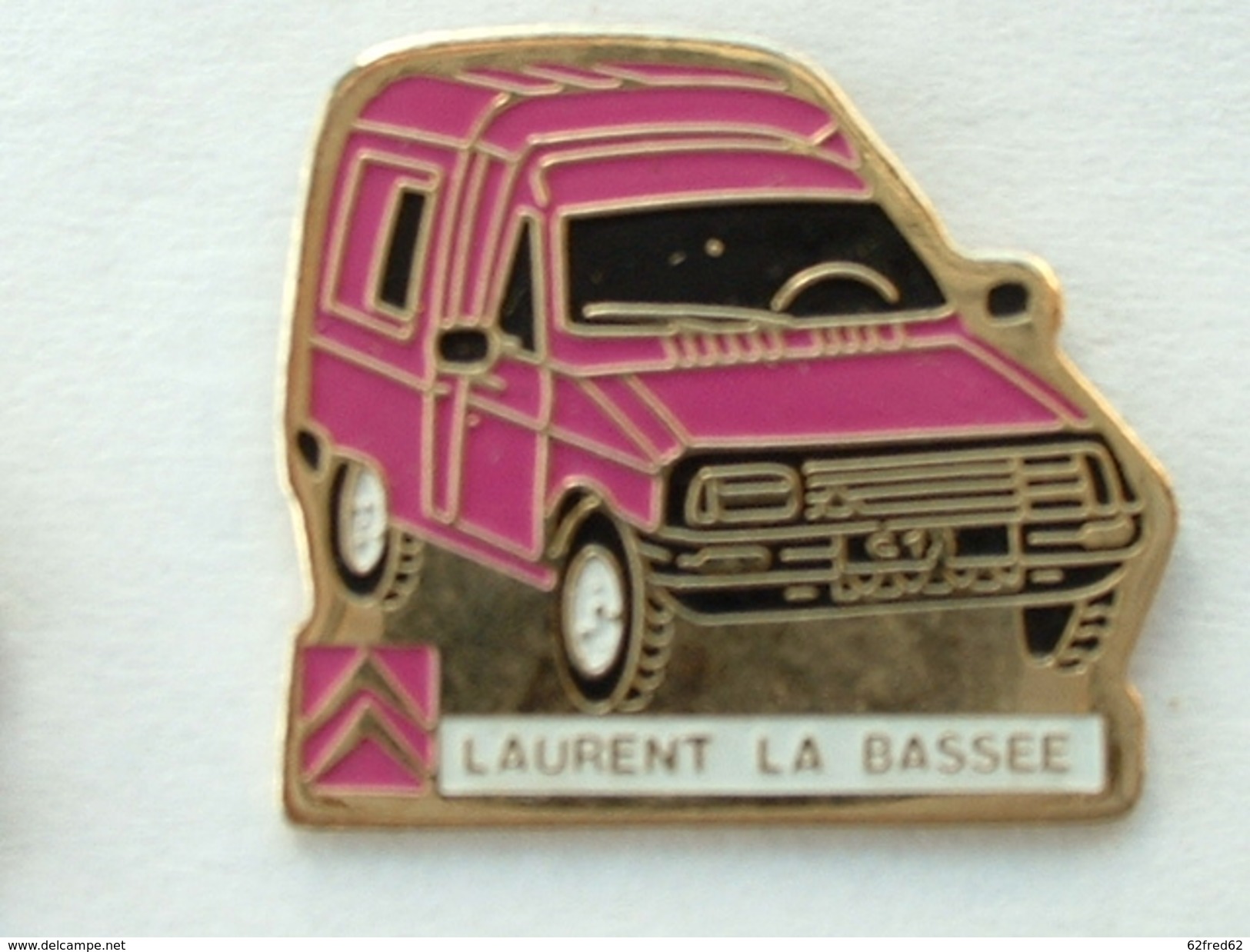 PIN'S CITROËN - LAURENT LA BASSEE - C15 ROSE - Citroën