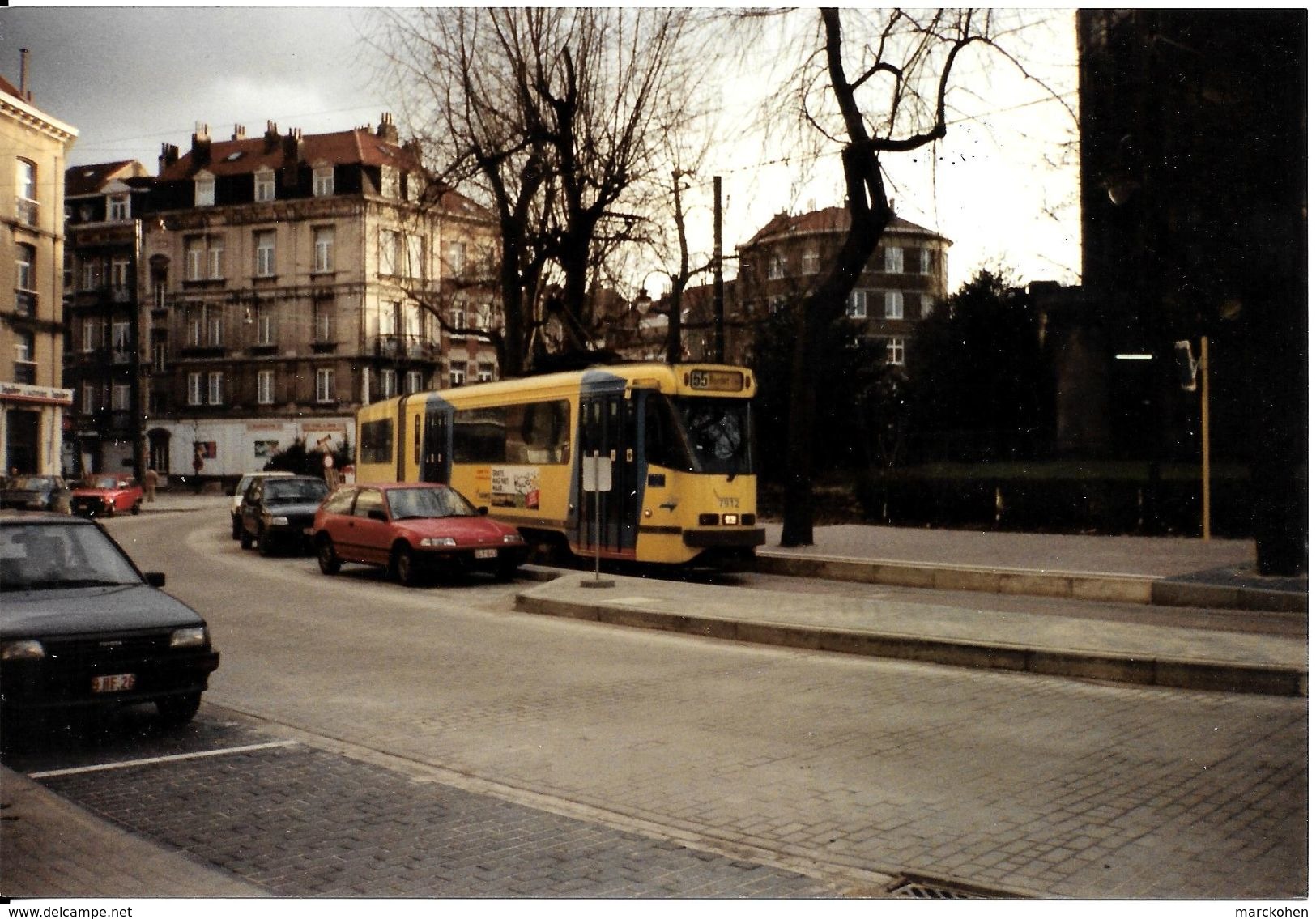 Bruxelles (1190) : Tram 55 En Attente Place De L' "Altitude 100". Véhicules D'époque. Photo. - Public Transport (surface)