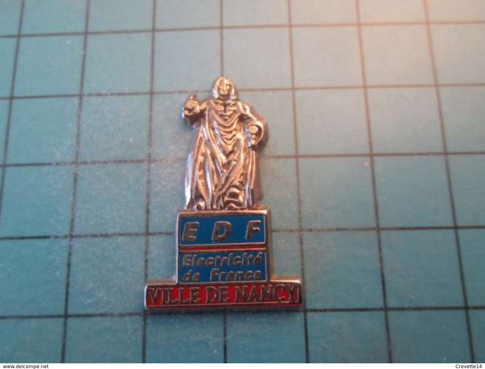 Pin512H Pin's Pins : Rare Et Belle Qualité :  EDF STATUE DE ??? VILLE DE NANCY - EDF GDF