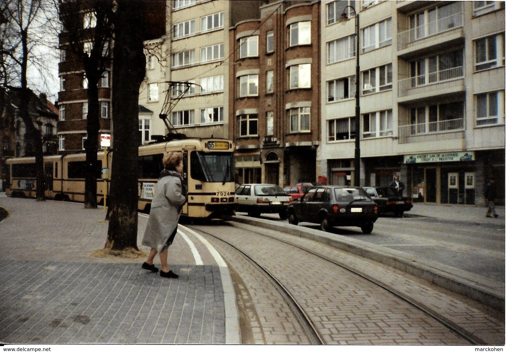 Bruxelles (1190) : Tram 55 à L'arrêt De La Place De L' "Altitude 100", à Forest. Véhicules D'époque. Photo. - Public Transport (surface)