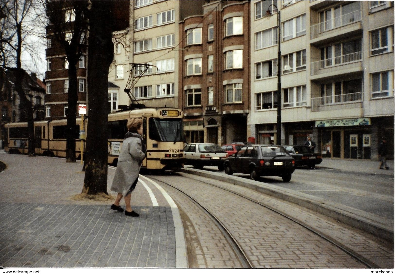 Bruxelles (1190) : Tram 55 à L'arrêt De La Place De L' "Altitude 100", à Forest. Véhicules D'époque. Photo. - Vervoer (openbaar)