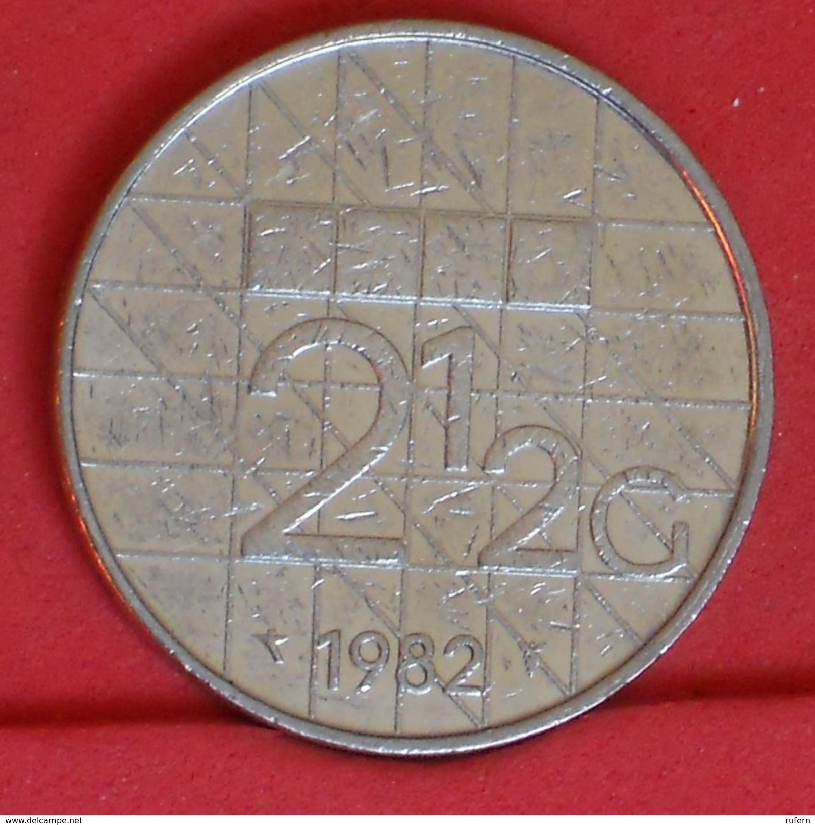 NETHERLANDS 2,5 GULDEN 1982 -    KM# 206 - (Nº19287) - 1980-2001 : Beatrix