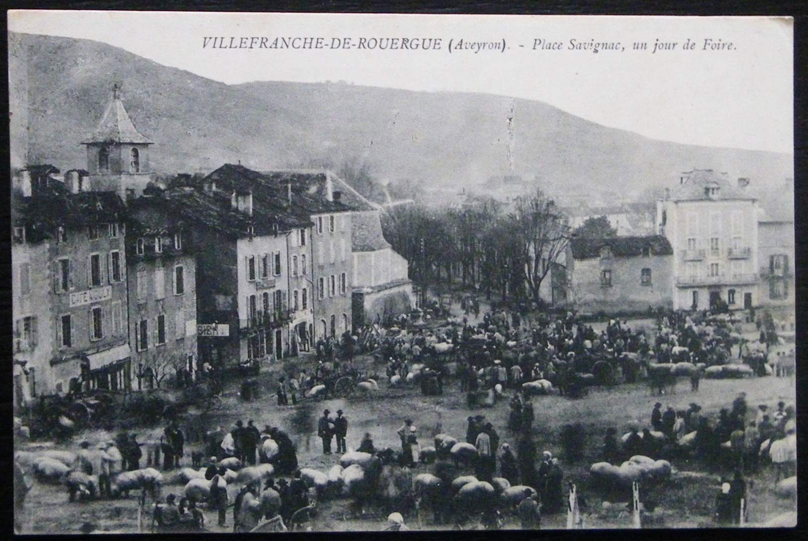 CPA VILLEFRANCHE DE ROUERGUE PLACE SAVIGNAC UN JOUR DE FOIRE - Villefranche De Rouergue