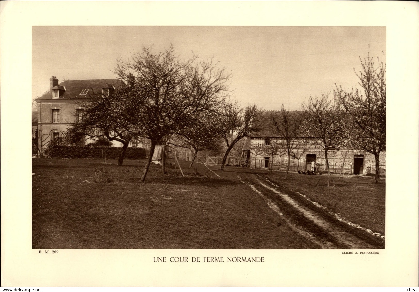 27 - SAINTE-BARBE - Près De GAILLON - Cour De Ferme Normande - Planche Sépia - Photo Demangeon 1935 - Non Classés