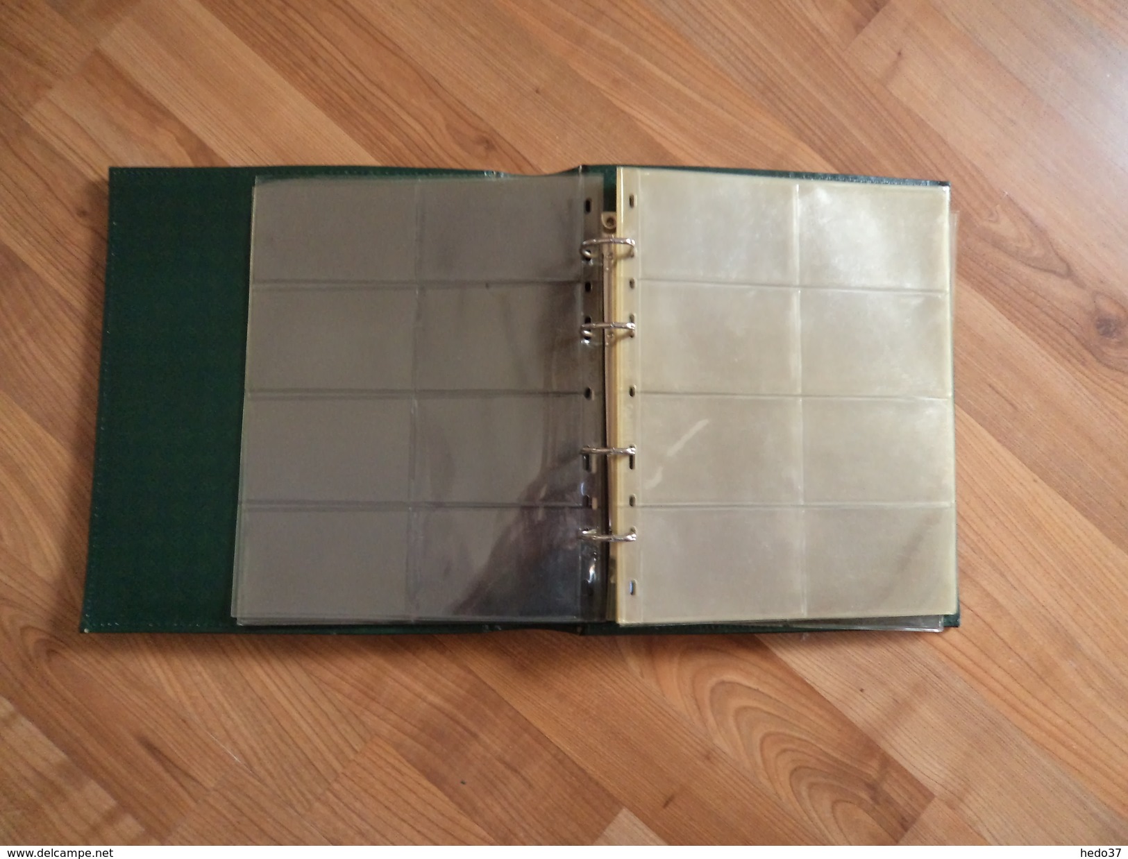 Leuchtturm - Reliure Verte 230x270 Mm Avec 12 Feuilles Pour Cartes Téléphoniques - état Moyen - Reliures Et Feuilles