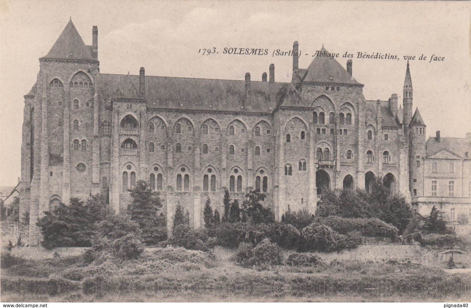 Cp , 72 , SOLESMES , Abbaye Des Bénédictins, Vue De Face - Solesmes