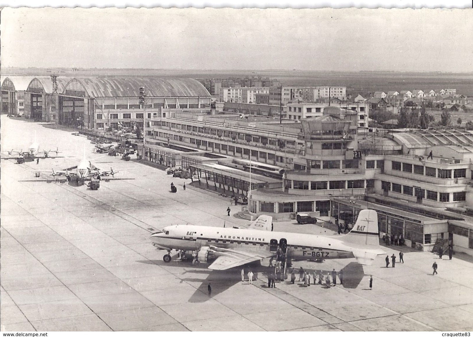 AEROPORT DE PARIS-LE BOURGET  SUPER D.C.6. DE L'U.A.T. à L'arrivée  CPSM - Aéroports De Paris