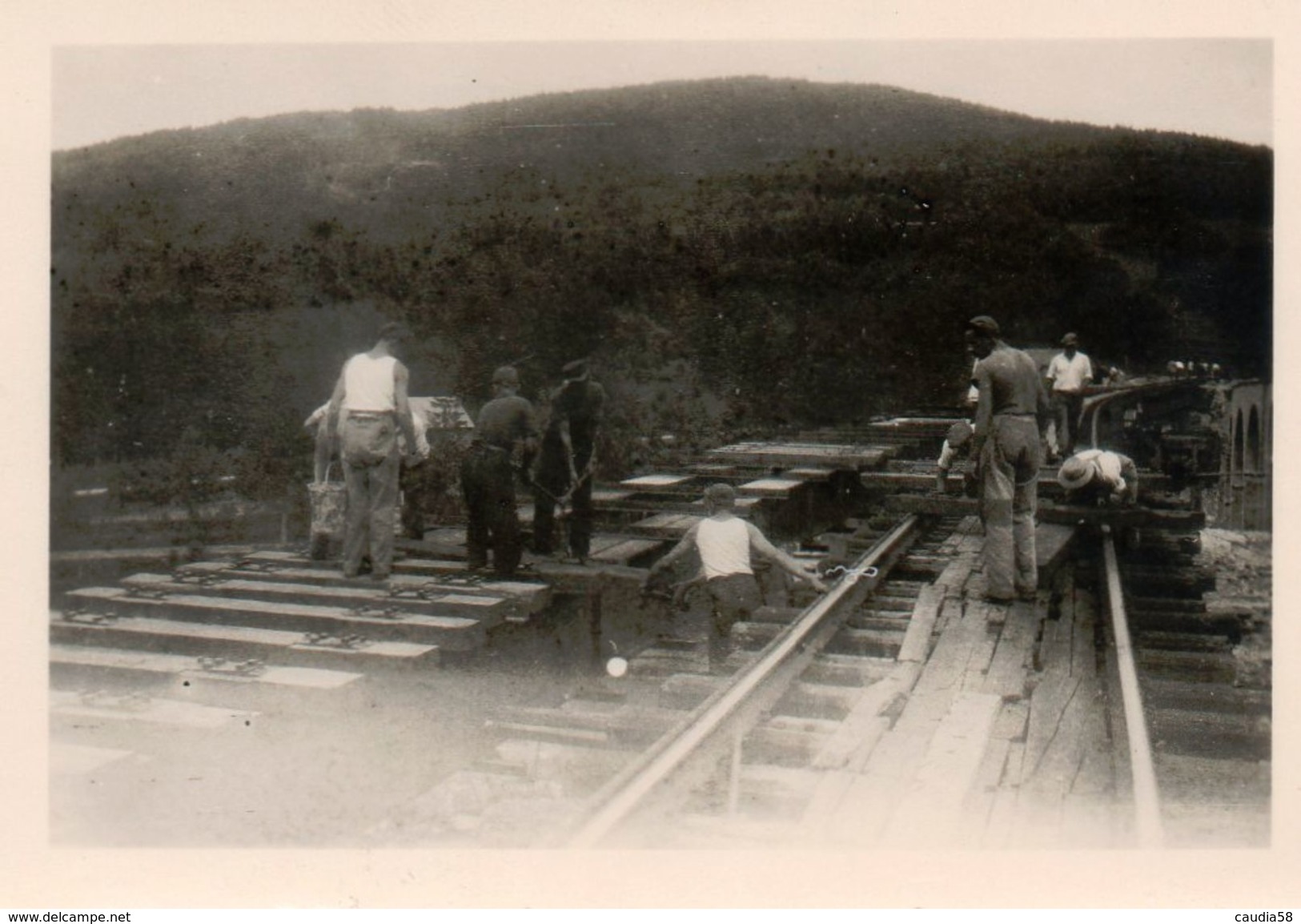 S.N.C.B, Ouvriers Du Chemin De Fer Posant Des Rails. - Mestieri