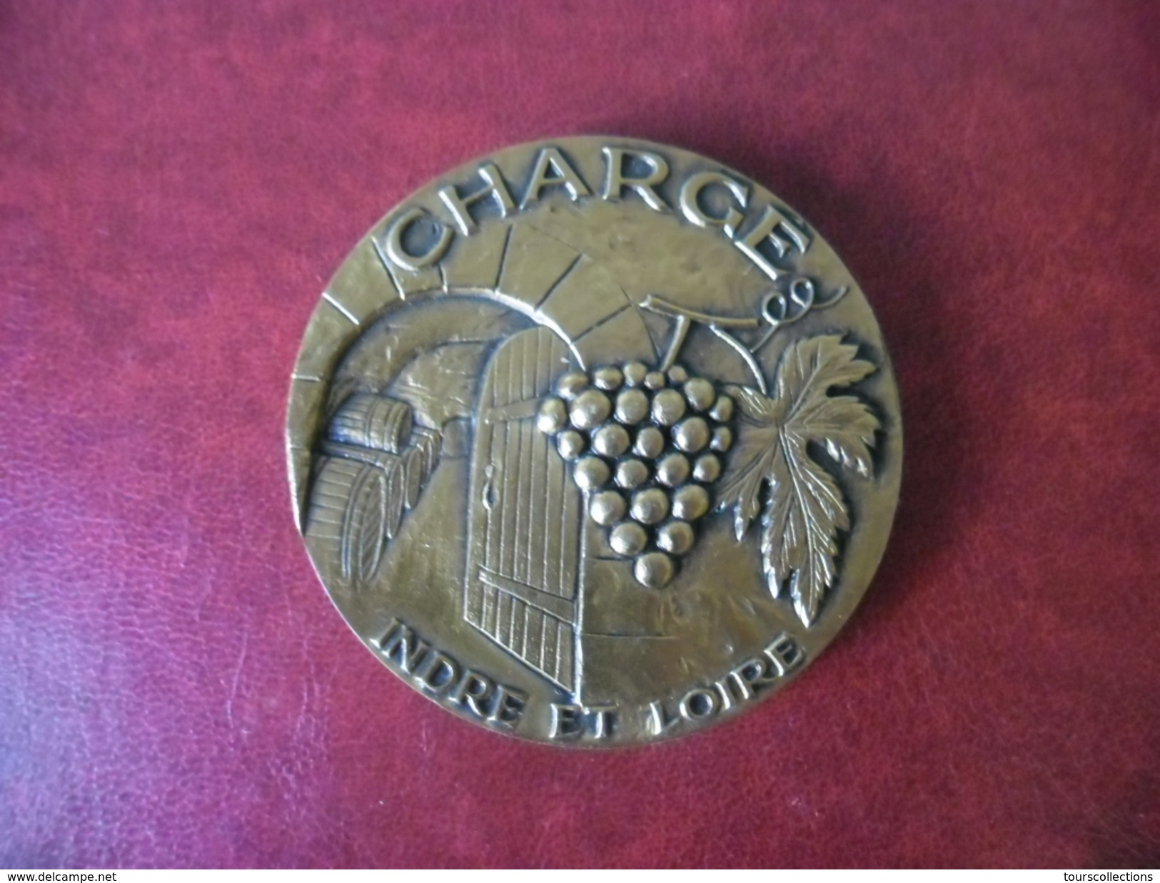 MEDAILLE De Table De La Ville De CHARGE En Indre Et Loire (37) Vin Touraine Amboise - BRONZE Florentin 65 Mm 160 Grammes - Autres & Non Classés