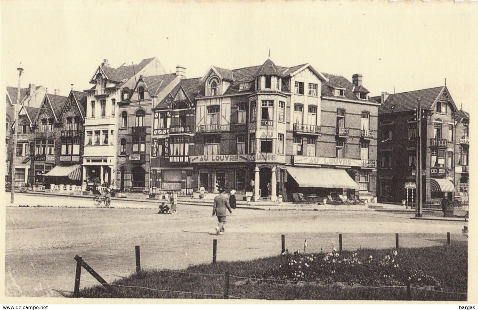 Coq Sur Mer De Haan Place Du Marché - De Haan