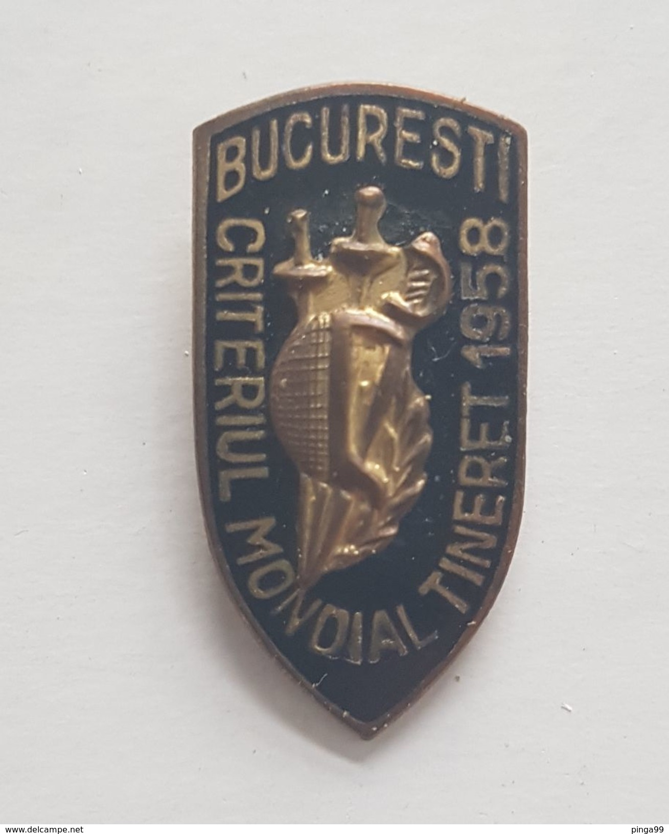 OLD COMMUNIST  ROMANIA INTERNATIONAL  FENCING  CHAMPIONSHIP 1958.  BADGE - Fencing