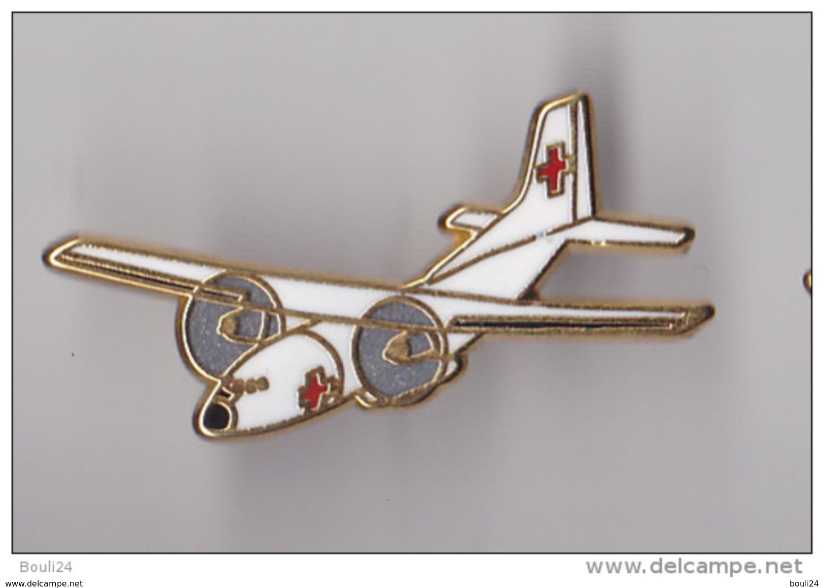 PIN'S THEME AVION TRANSALL DE LA CROIX ROUGE SIGNE BOUSSEMART - Aviones