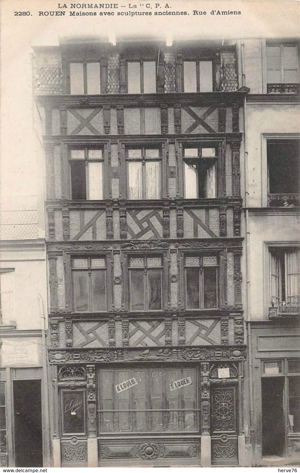 ROUEN - Maisons Avec Sculptures Anciennes - Rue D'Amiens - Rouen