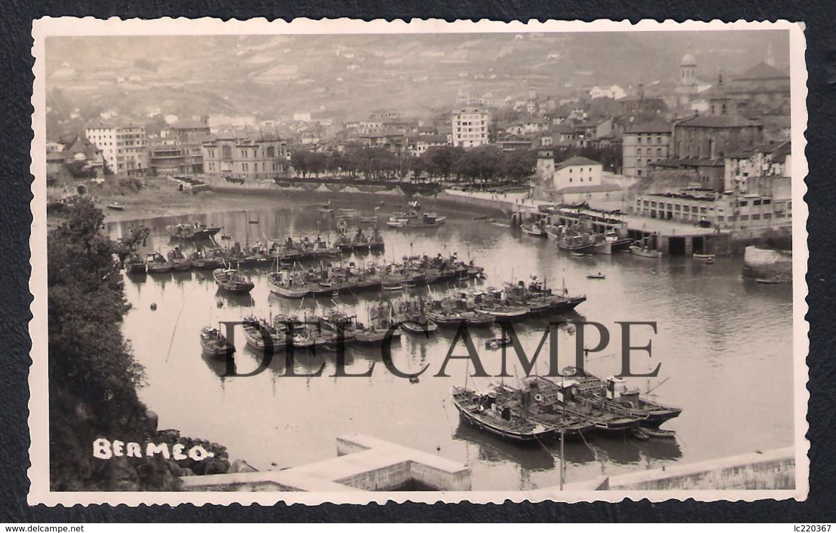 REAL PHOTO POSTCARD ESPAÑA SPAIN BERMEO FISHING BOATS BARCOS DE PESCA - 1950'S - Vizcaya (Bilbao)