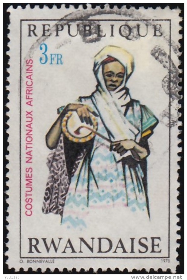 RWANDA - Scott #347 African National Costume / Used Stamp - Used Stamps