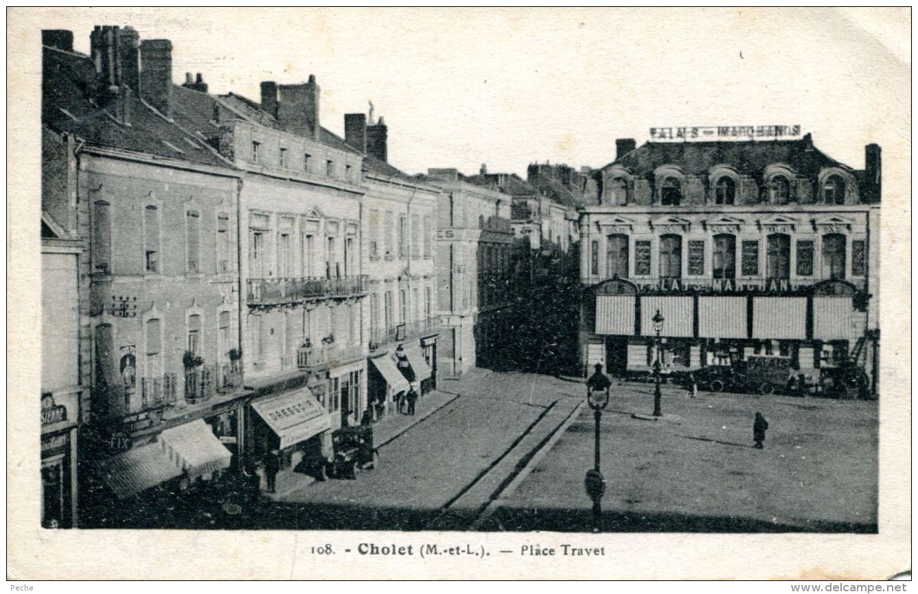 N°60428 -cpa Cholet -place Travet- - Cholet
