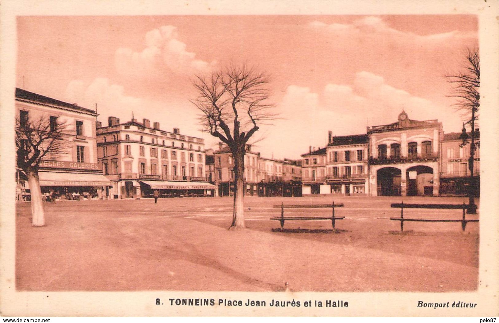 CPA Tonneins Place Jean-Jaurès Et La Halle P349 - Tonneins