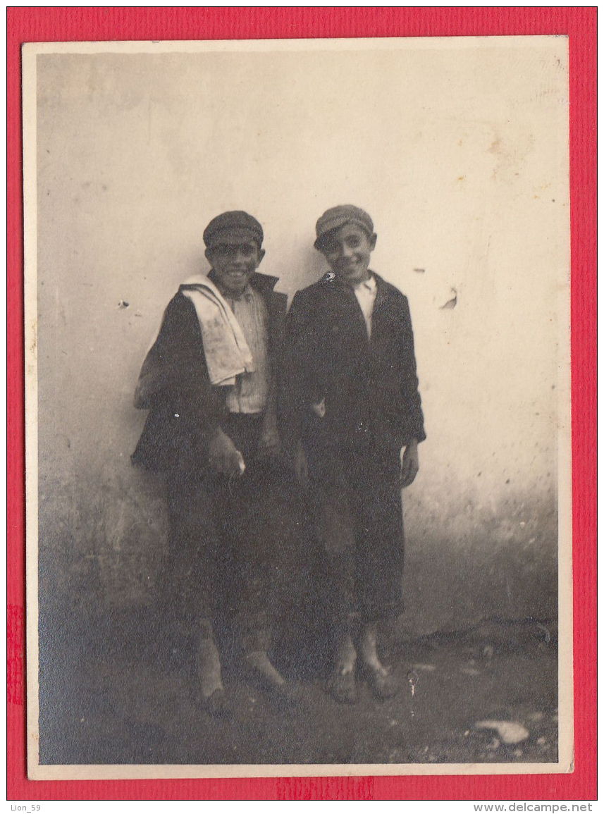 221273 / Real Photo  TWO YOUNG BOY Gypsy, Gipsy, Rom, Romany Bulgaria Bulgarie Bulgarien Bulgarije - Anonyme Personen