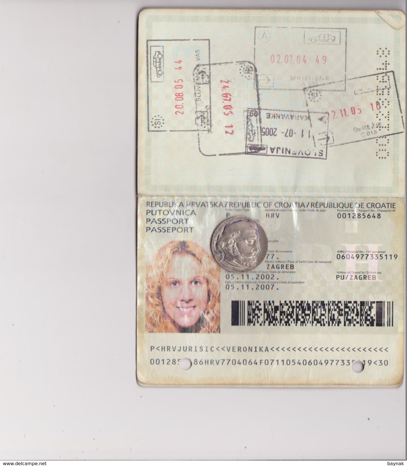 C50  -  CROATIA  -- PASSPORT  -  II. MODEL  2002 -  NICE LOOKING LADY  - VISA CHINA,  UNITED KINGDOM,  3 X UNITED STATES - Historische Dokumente