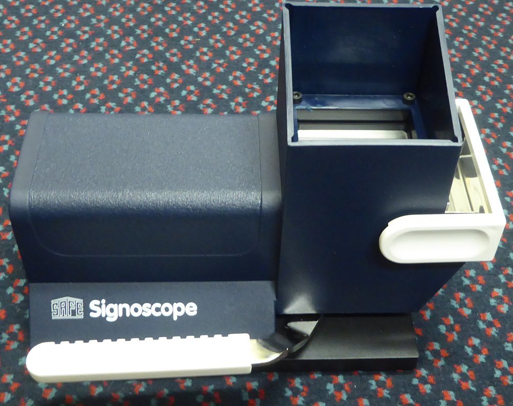 SAFE SIGNSCOPE Watermark Detector As New In Original Box (Cost £180). - Autres & Non Classés