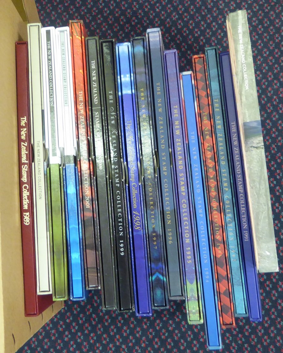 1989-2005 Post Office Year Books, Collection Of 17 Different, Complete. High Face Value. - Sonstige & Ohne Zuordnung