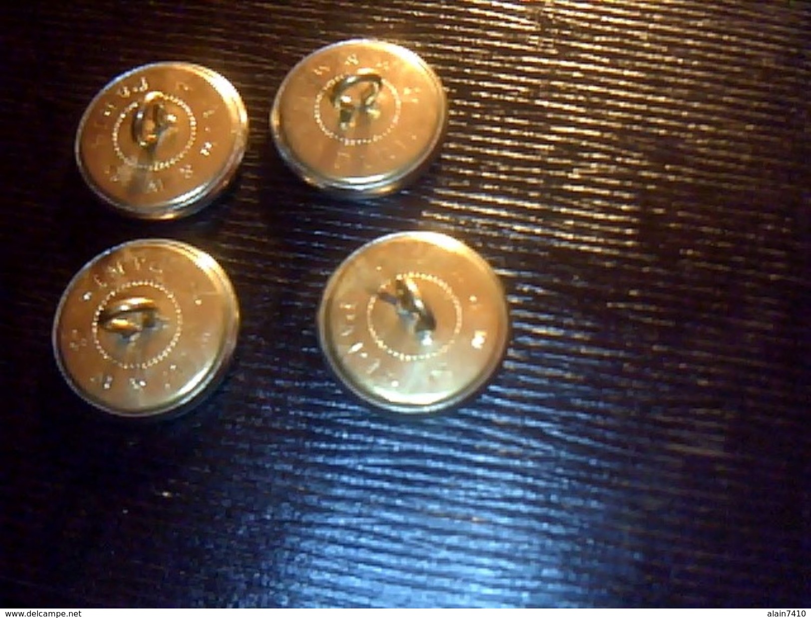 4 Boutons   Grand Modele  D Uniforme  Des PTT  Marque TWW  Paris En Metal Argente - Buttons