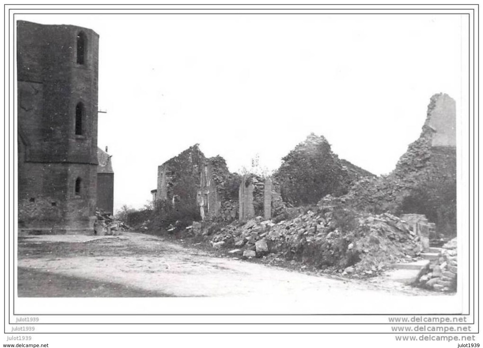 FLORENVILLE ..-- MILITARIA . Pendant La Guerre . Ruines 1945 . Voir Verso . - Florenville