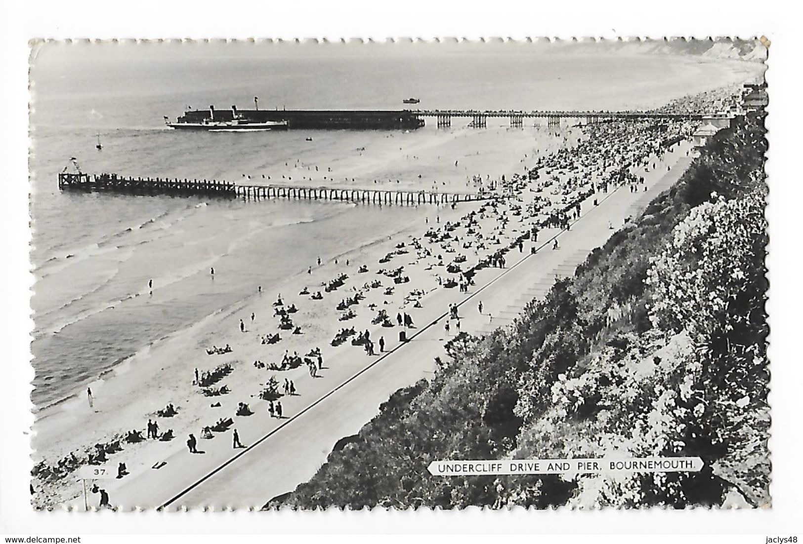 Undercliff Drive And Pier, BORNEMOUTH -    - L 1 - Bournemouth (from 1972)