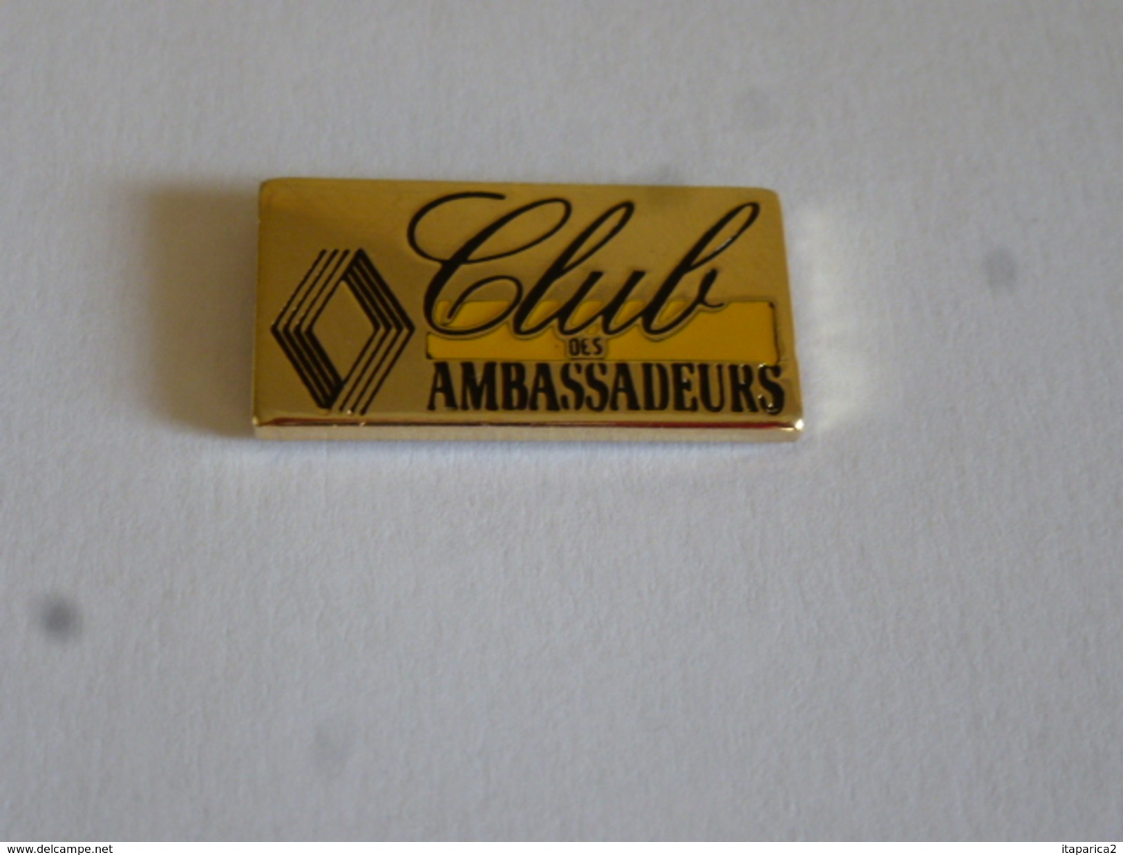 PINS AUTOMOBILE RENAULT LE CLUB DES AMBASSADEURS / Doré / 33NAT - Renault