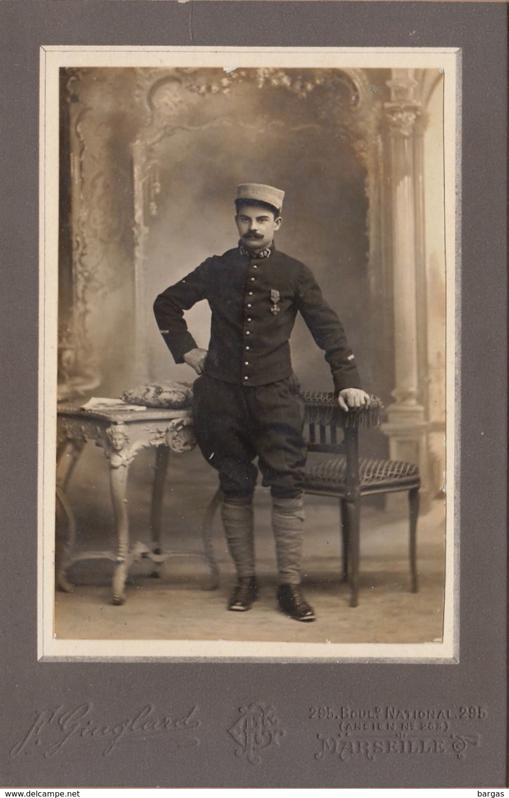 Photo Sur Carton D'un Militaire 38èm Par Giuglard à Marseille CDV - Guerre, Militaire