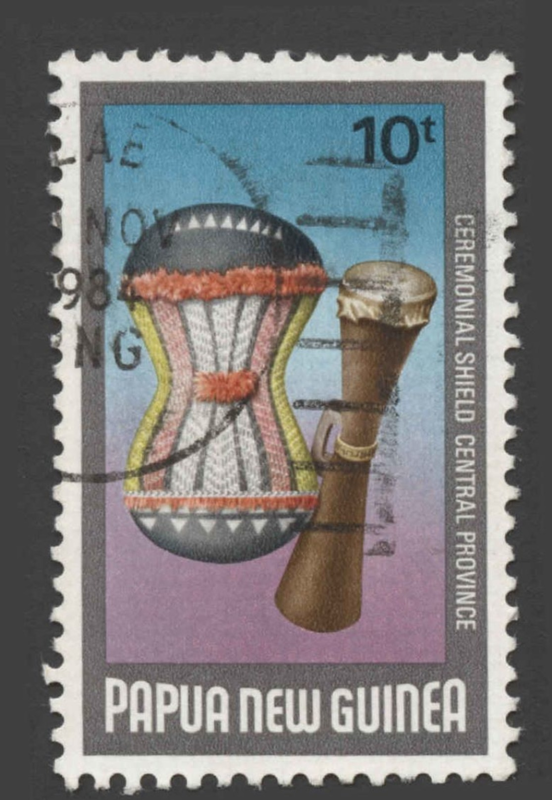 Papua New Guinea Scott # 604, 10t Multicolored (1984) Ceremonial Shield, Used - Papoea-Nieuw-Guinea