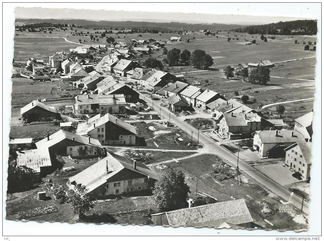 CPSM EN AVION AU DESSUS DE... LES FOURGS, VUE GERALE AERIENNE, DOUBS 25 - Autres & Non Classés