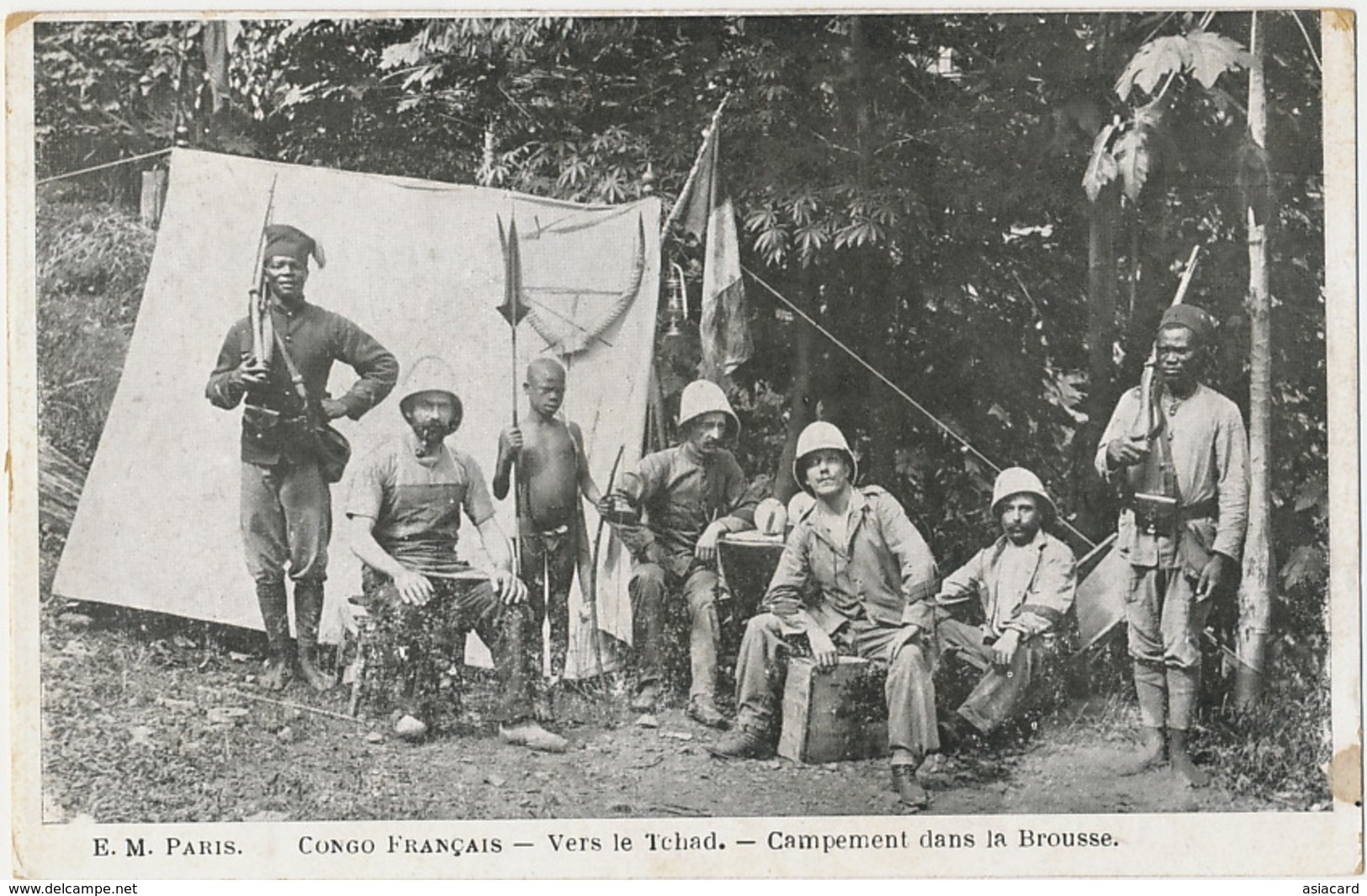 Congo Français Vers Le Tchad Campement Dans La Brousse  Jeuen Boy Tirailleurs Drapeau France - Autres & Non Classés