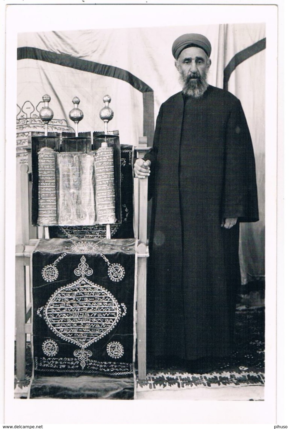 ASIA-1181   JEWISH PRIEST With THORA - Judaisme