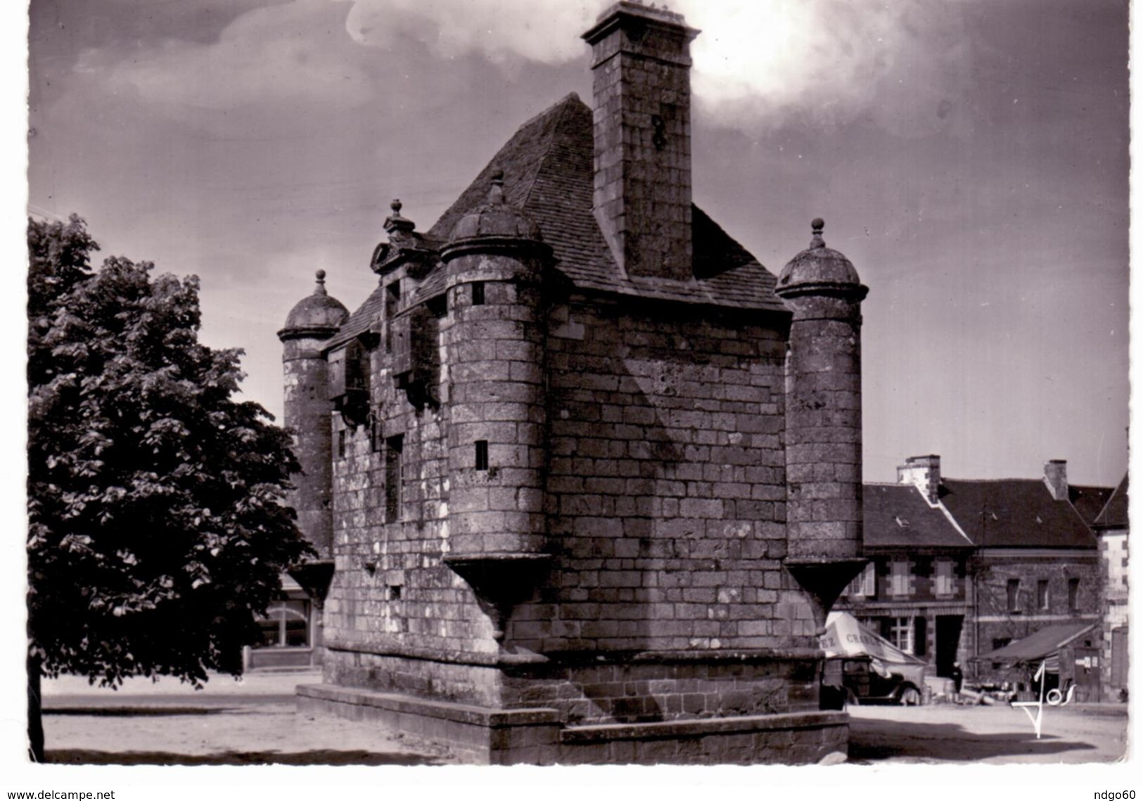 ^ Guerlesquin - L ' Hôtel De Ville - Guerlesquin