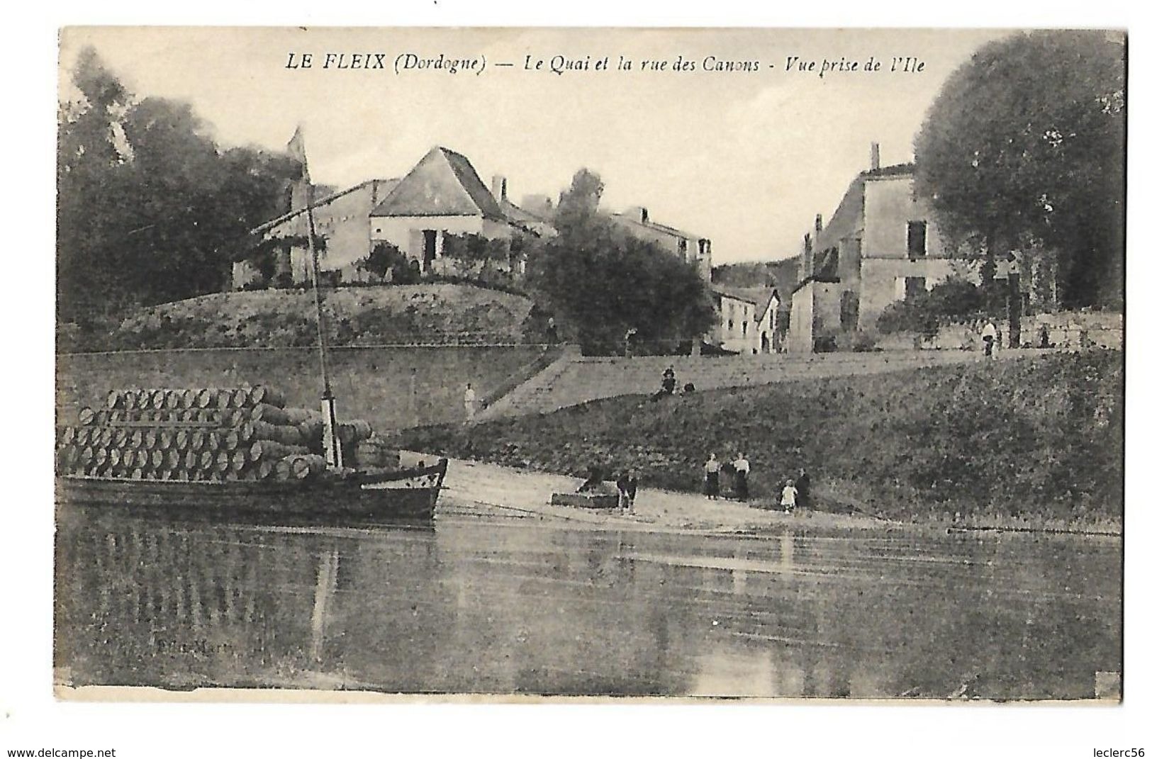 24 LE FLEIX LE QUAI ET RUE DES CANONS BATEAU PLEIN DE TONNEAUX 1918 CPA 2 SCANS - Autres & Non Classés